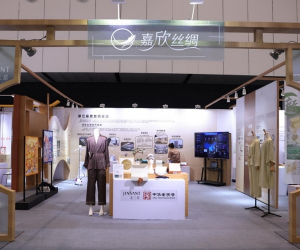 SG·亚洲胜游(中国区)官方网站_首页|欢迎您!丝绸亮相首届浙江省汗青经典产业展